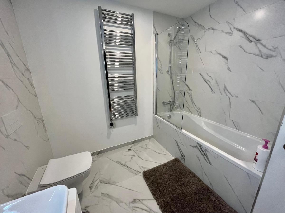 Modern Apartment With Spa And Pool Gibilterra Esterno foto
