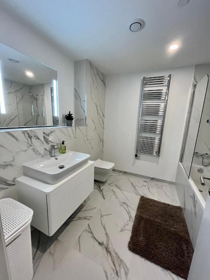 Modern Apartment With Spa And Pool Gibilterra Esterno foto